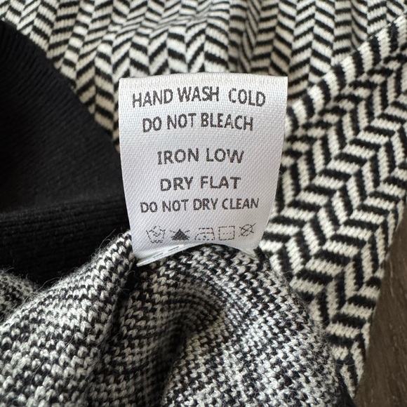 Cezele High Turtleneck Sweater Pullover Women’s Large Black White Chevron Stripe - Picture 5 of 11